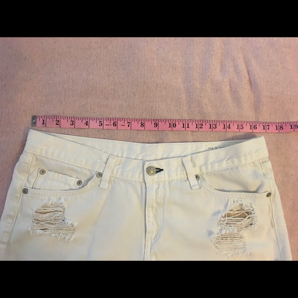 Rag & Bone white distressed Jean shorts. - Picture 4 of 8